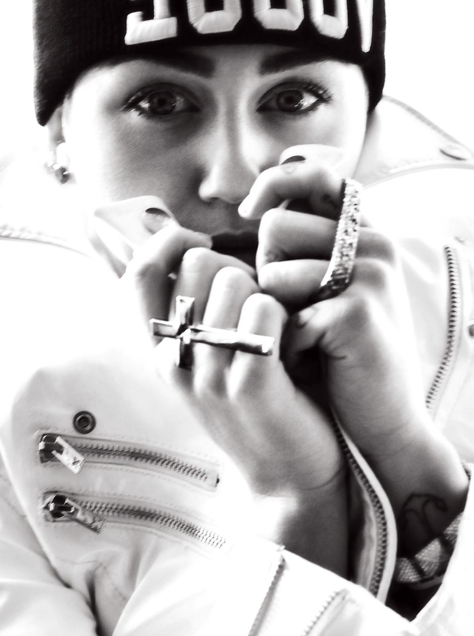 22P Sexy Dirty Miley Cyrus Photoshoot for V Magazine, May 2013