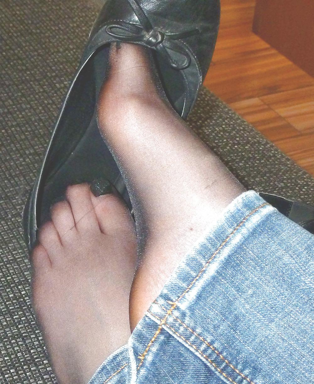 25P Black is beauty-black nails nylons flats