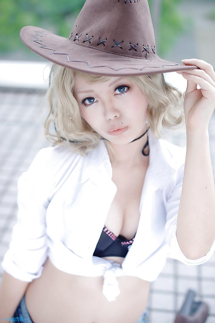 25P Cosplay girls