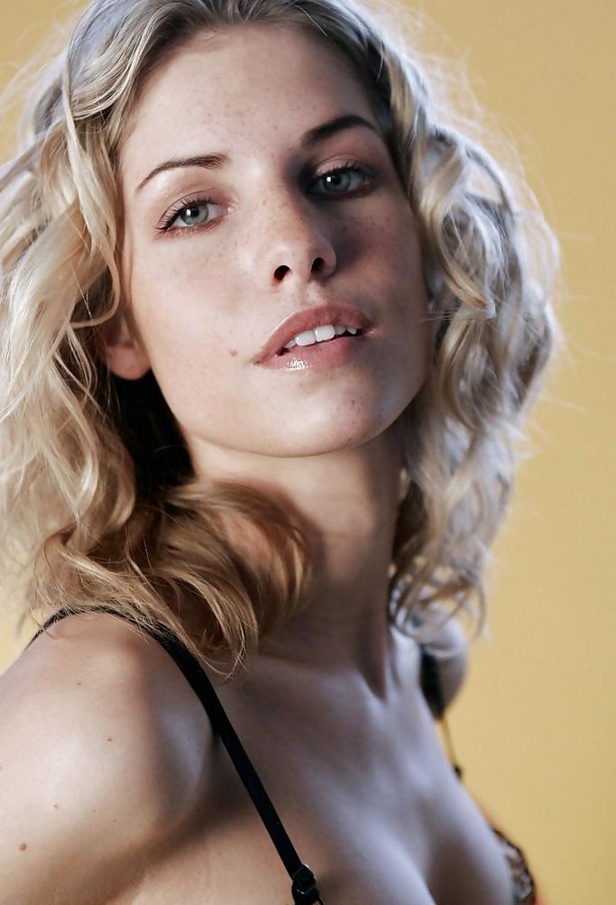 25P Freckled blonde Iveta posing