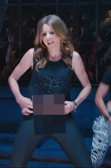 10P Sarah Chalke WHIPS HER DICK OUT!!!