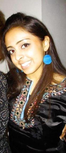 8P Hot Pakistani Teen Girls At Wedding