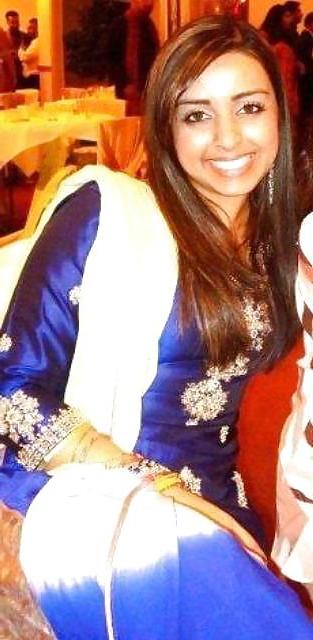 8P Hot Pakistani Teen Girls At Wedding