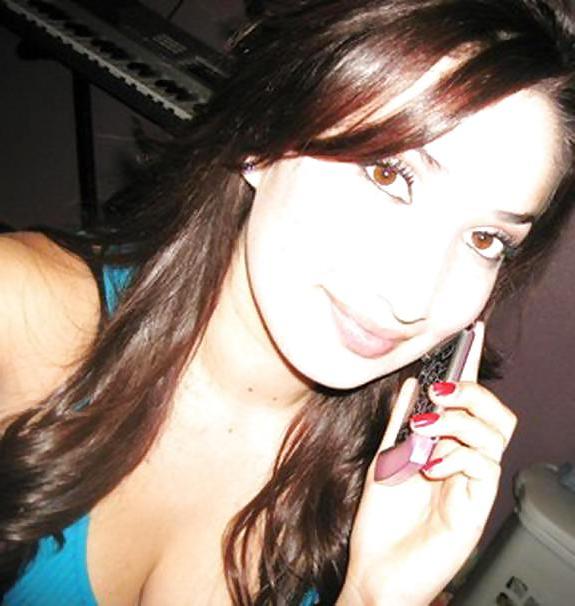8P Hot Pakistani Teen Girls At Wedding