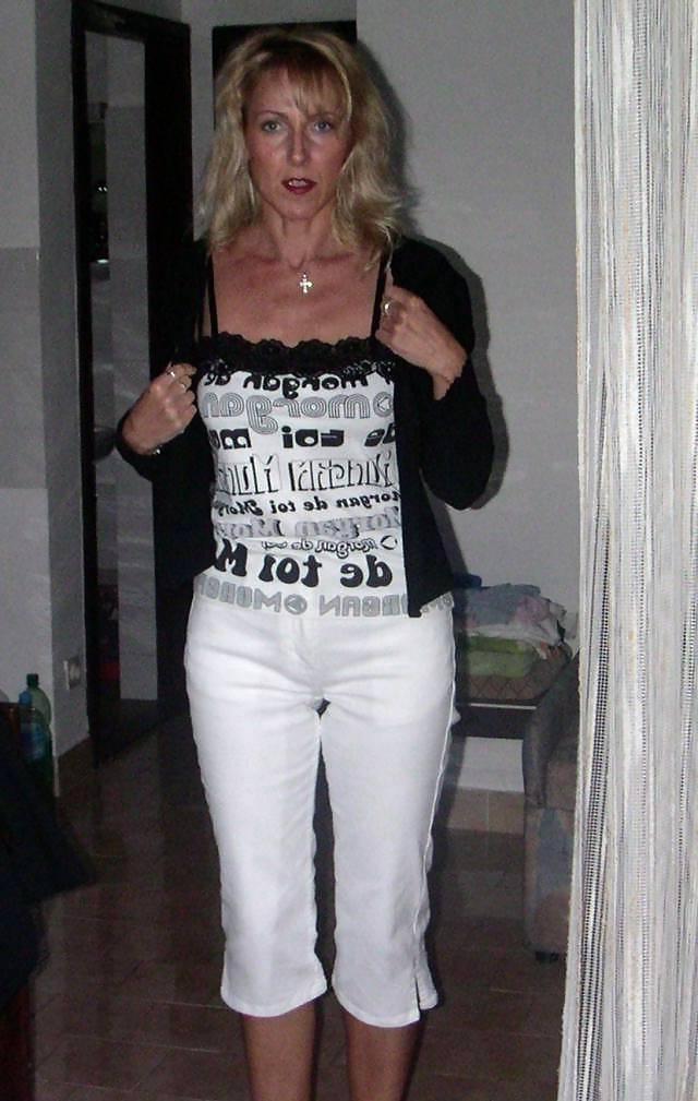 8P Sexy Mature Slut gets drunk 