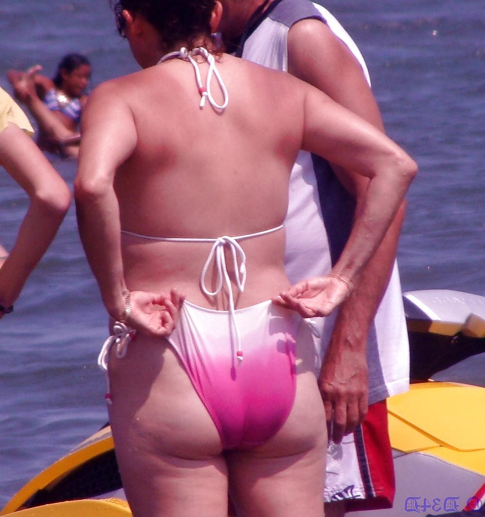25P Swimsuit mature (mexican? candid)