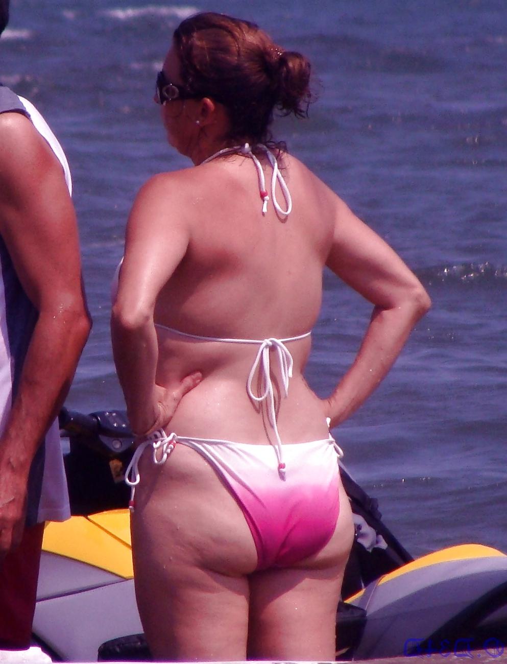 25P Swimsuit mature (mexican? candid)
