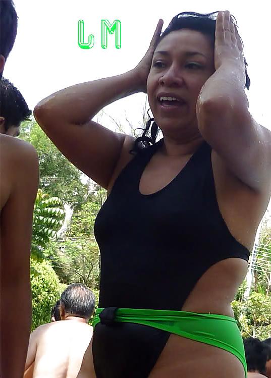 25P Swimsuit mature (mexican? candid)