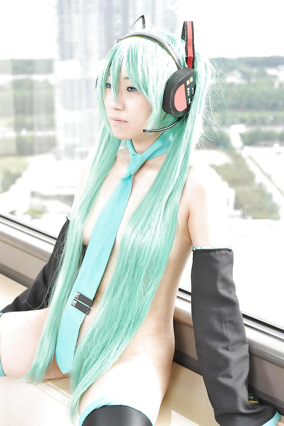 25P Sexy Cosplay Girls 