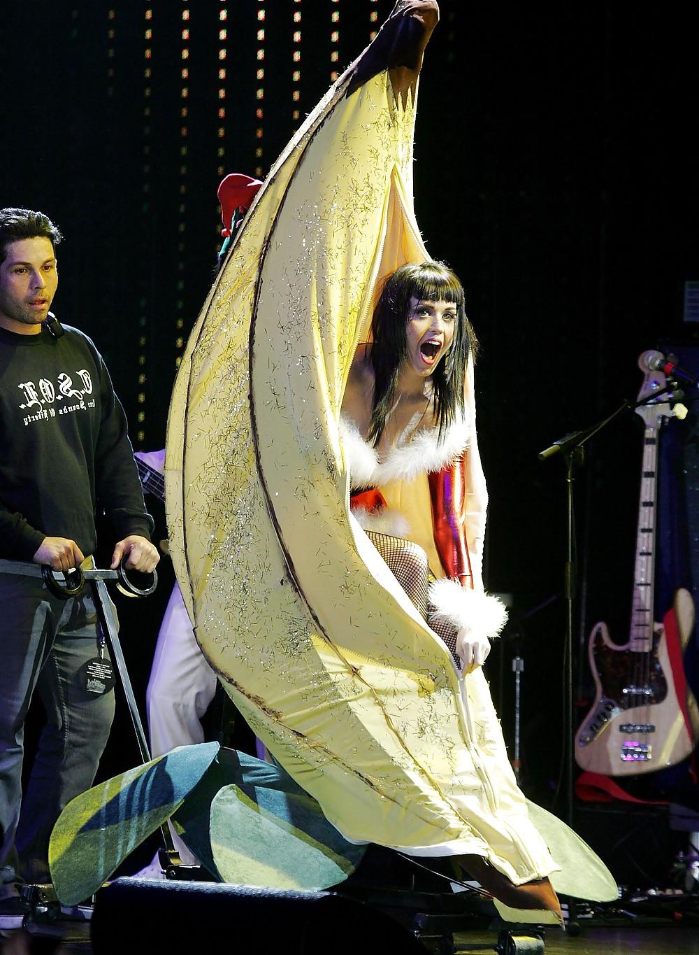 6P Katy Perry Sexy Santarina Suit