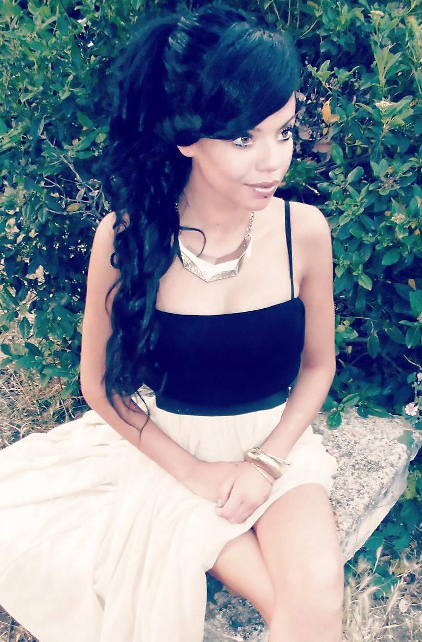 25P Niia Hall french arab slut