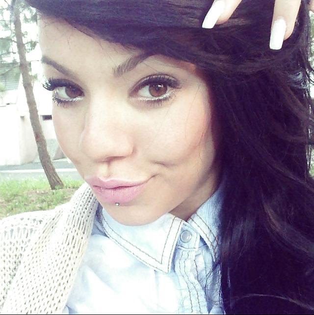 25P Niia Hall french arab slut