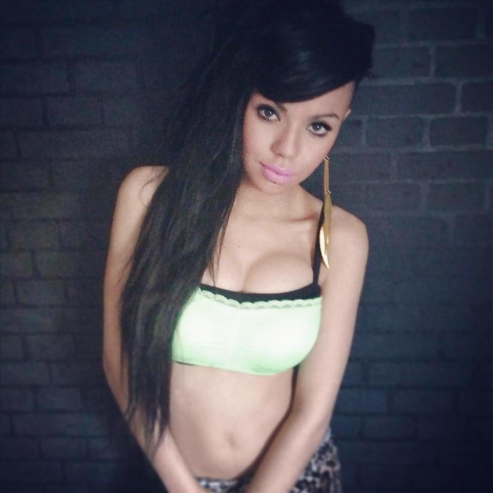 25P Niia Hall french arab slut