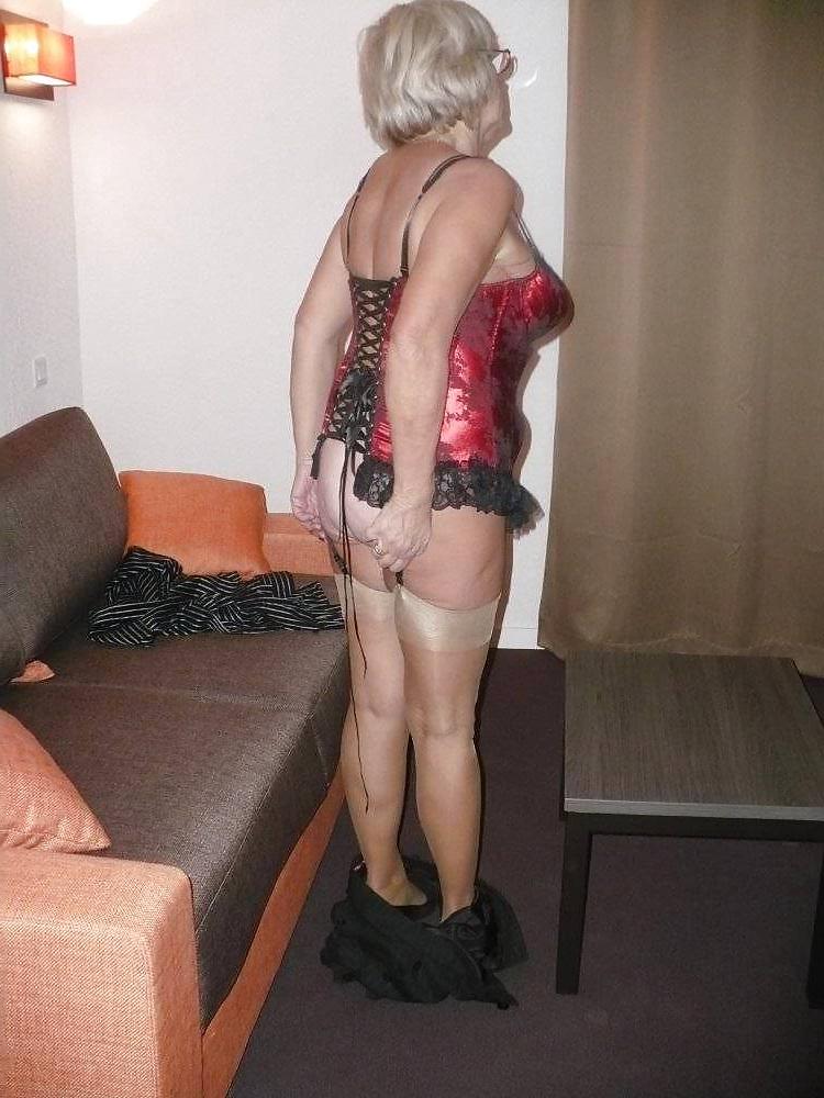 25P Mature Beauty - Annick 49