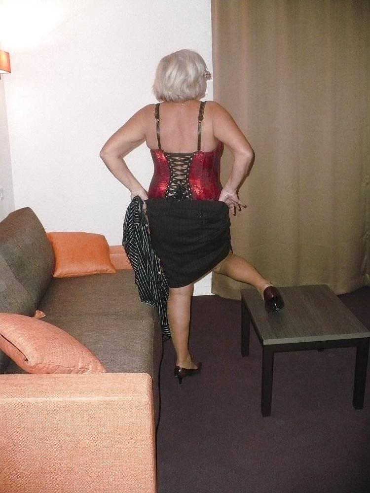 25P Mature Beauty - Annick 49