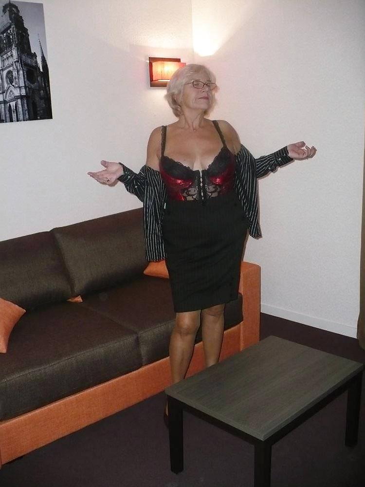 25P Mature Beauty - Annick 49
