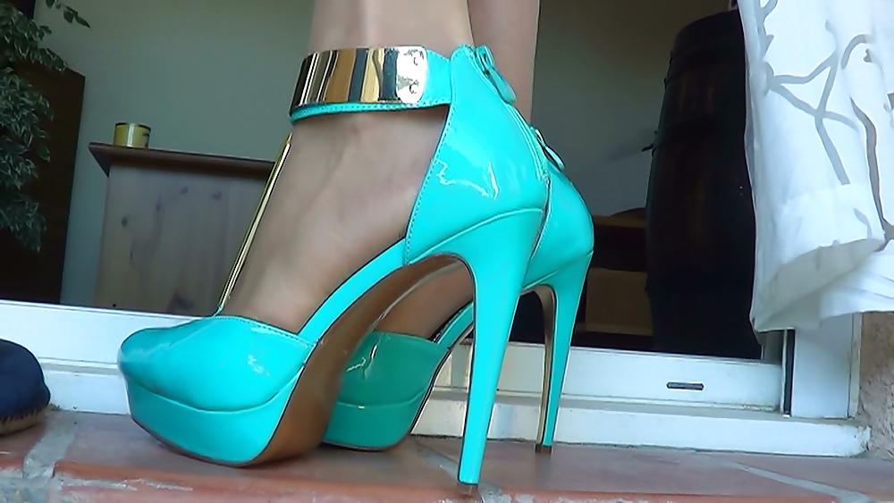 14P Blue high heels
