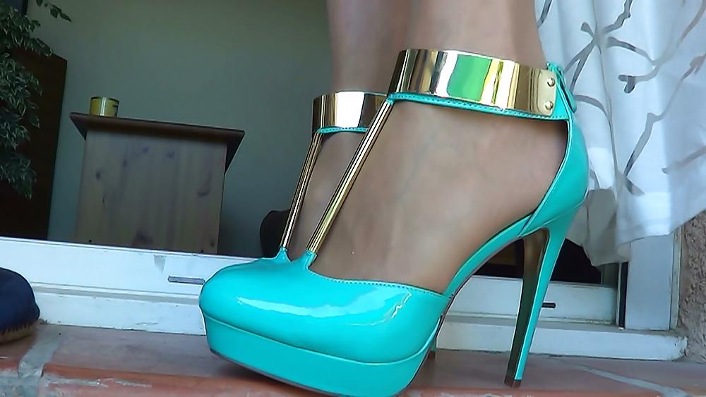 14P Blue high heels