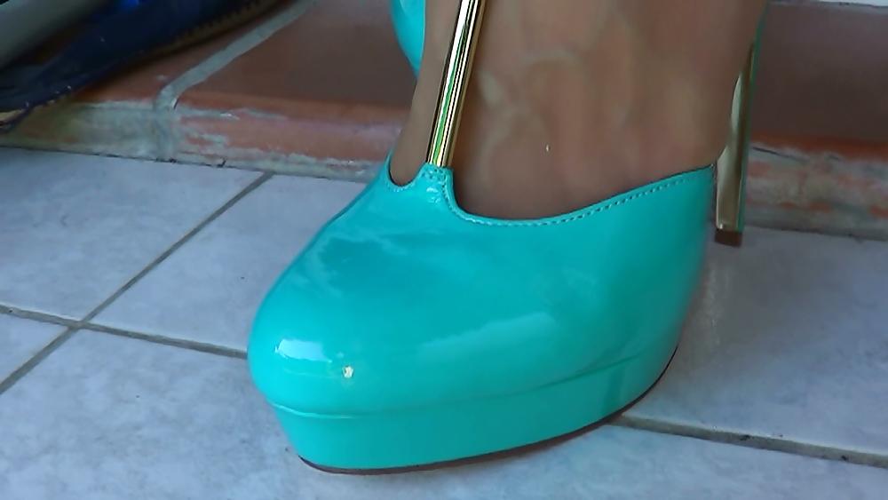14P Blue high heels