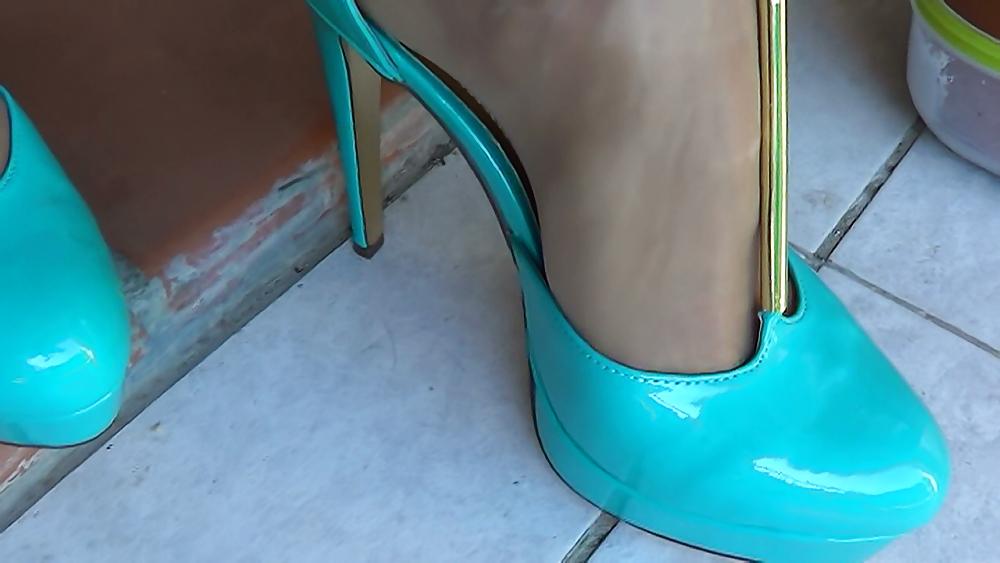 14P Blue high heels