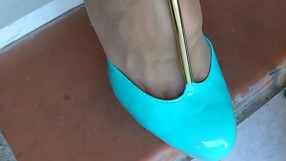 14P Blue high heels