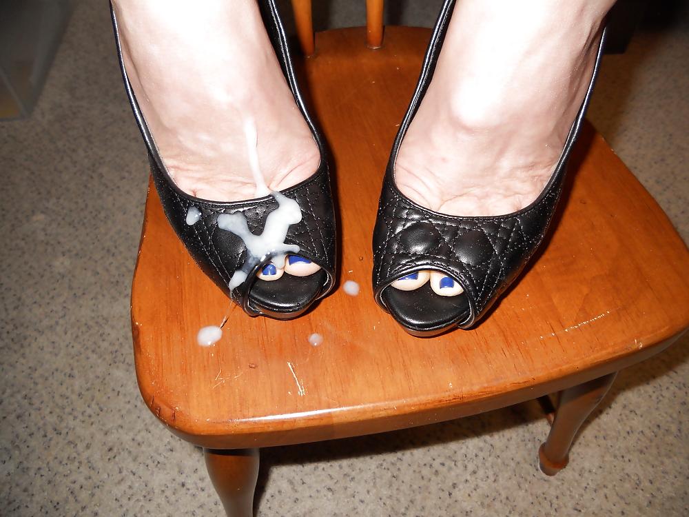 6P Cum on Blue Toes