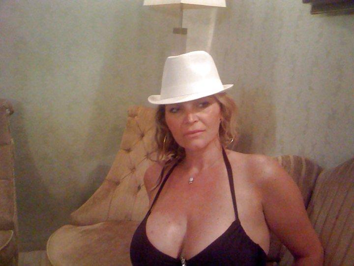 20P Israel women shelley busty milf from ramat gan