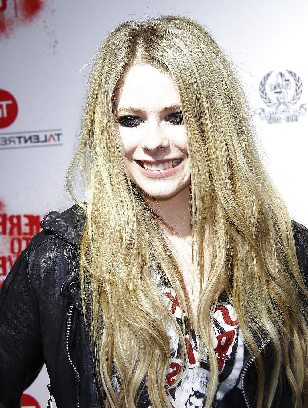 23P Avril Ramona Lavigne - A Fuckable Beauty