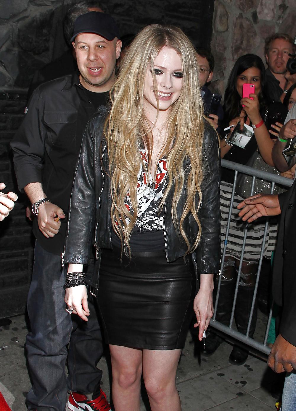 23P Avril Ramona Lavigne - A Fuckable Beauty