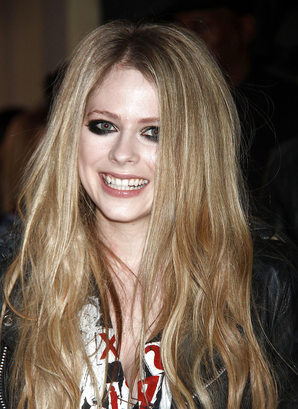 23P Avril Ramona Lavigne - A Fuckable Beauty