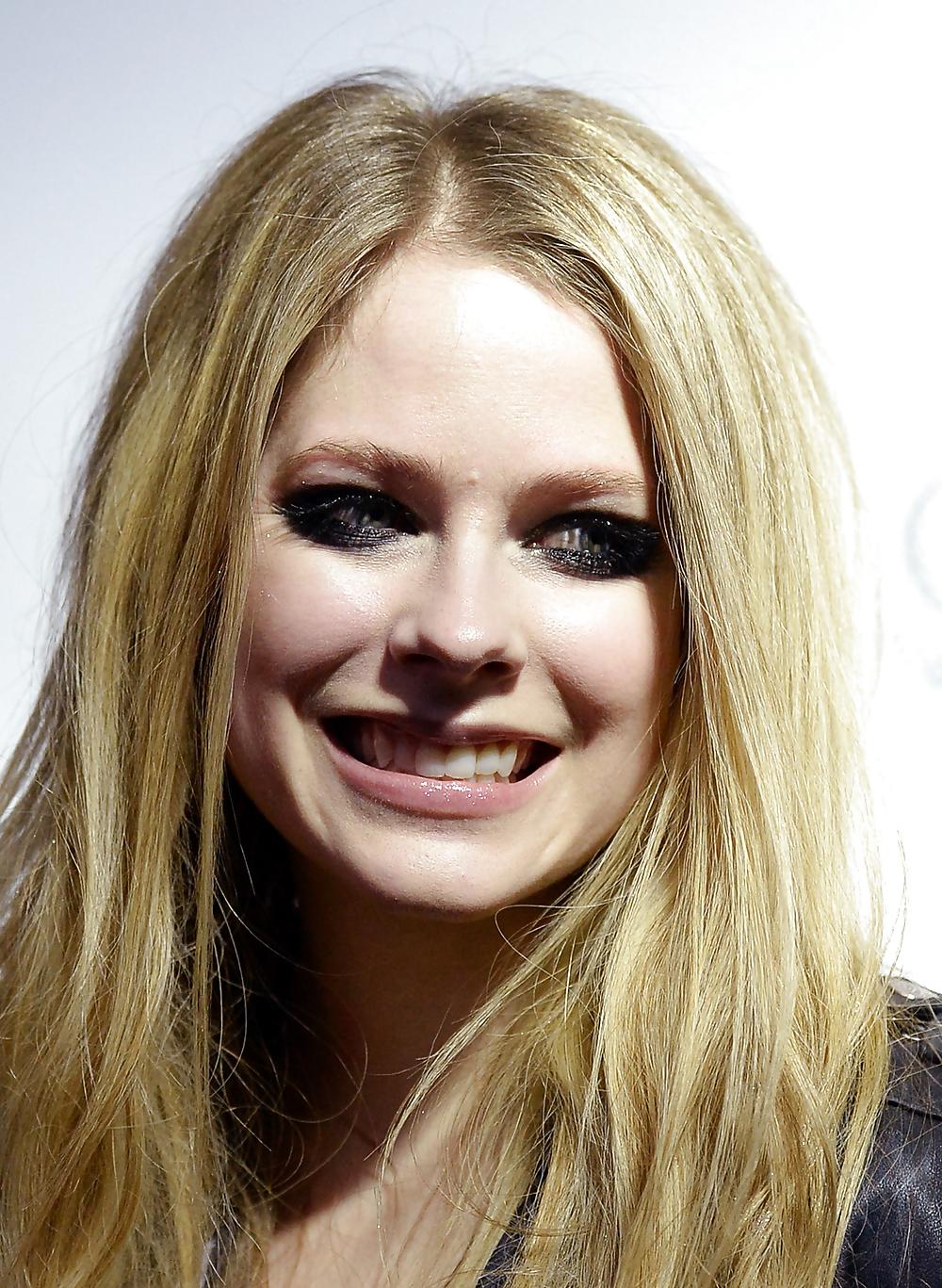 23P Avril Ramona Lavigne - A Fuckable Beauty