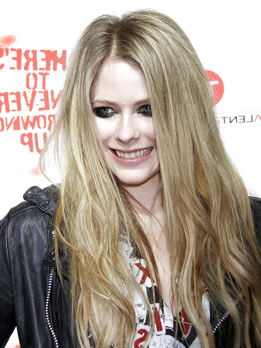 23P Avril Ramona Lavigne - A Fuckable Beauty