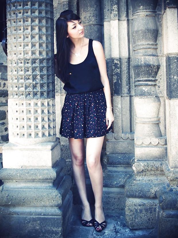 25P French bloggers Mode with sexy legs 11