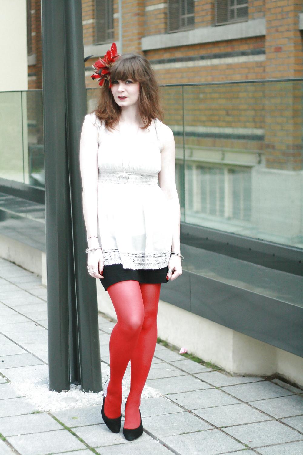 25P French bloggers Mode with sexy legs 11