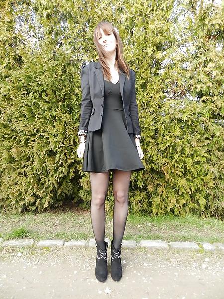 25P French bloggers Mode with sexy legs 11