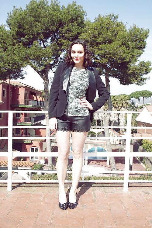25P French bloggers Mode with sexy legs 11