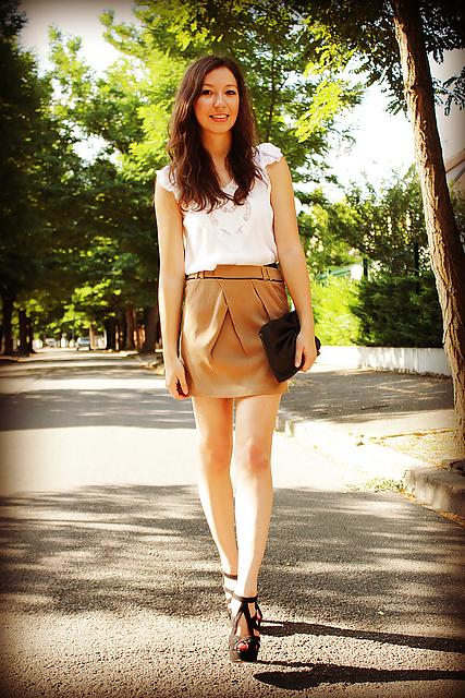 25P French bloggers Mode with sexy legs 11