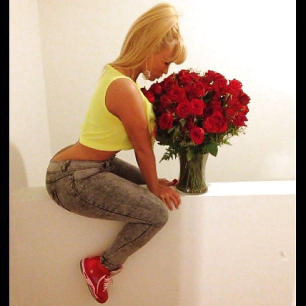 25P Admiration Of A Womans Body (Reggiebwoi)