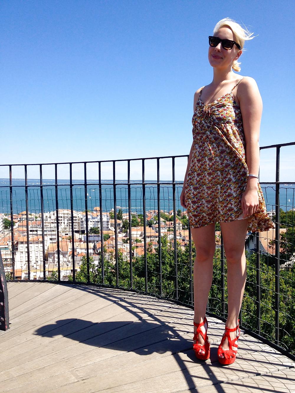 25P French bloggers Mode with sexy legs 17