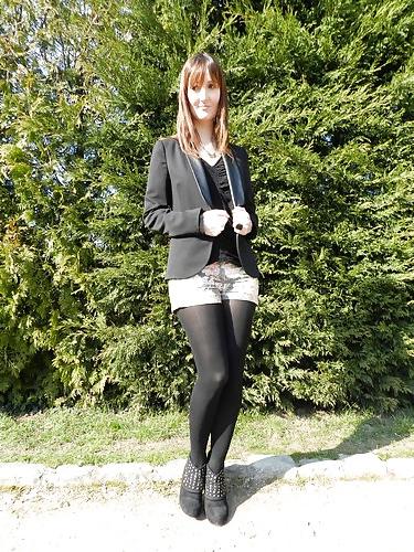 25P French bloggers Mode with sexy legs 17