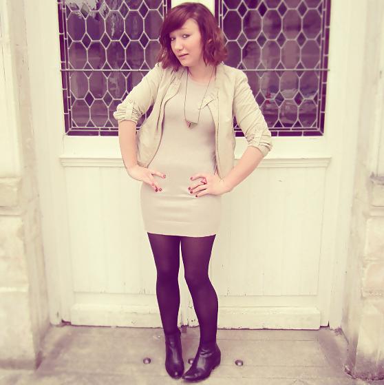 25P French bloggers Mode with sexy legs 17