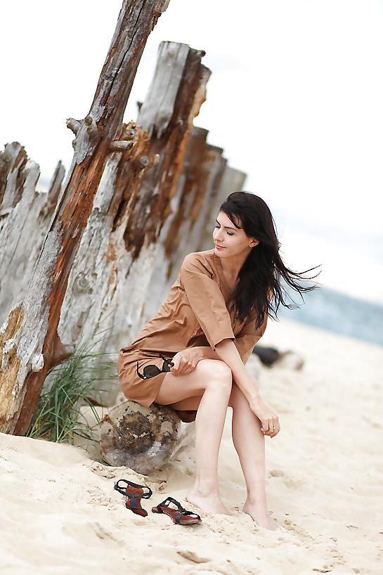 25P French bloggers Mode with sexy legs 17