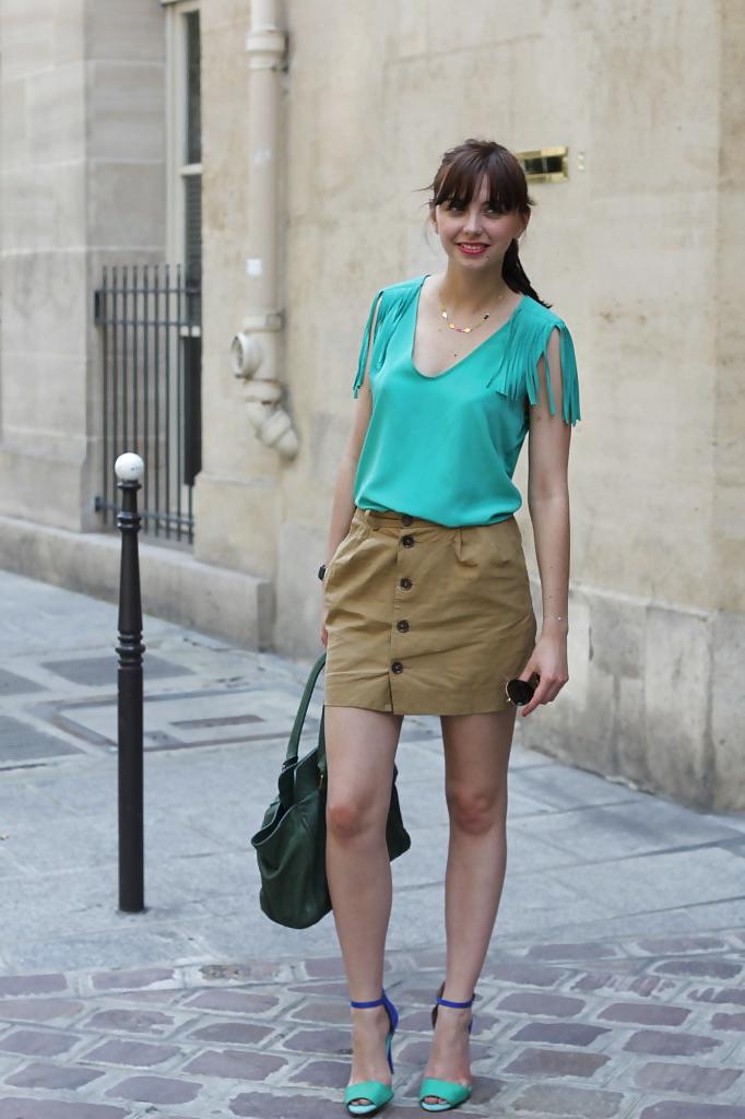 25P French bloggers Mode with sexy legs 17