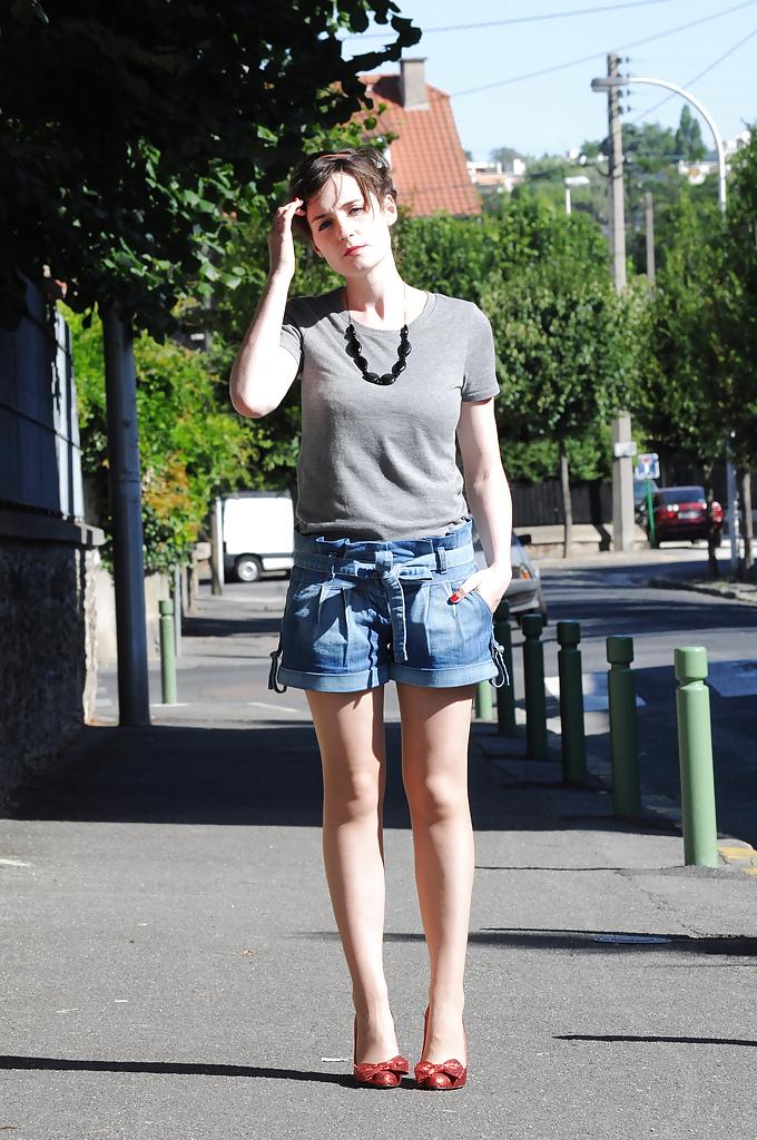 25P French bloggers Mode with sexy legs 17