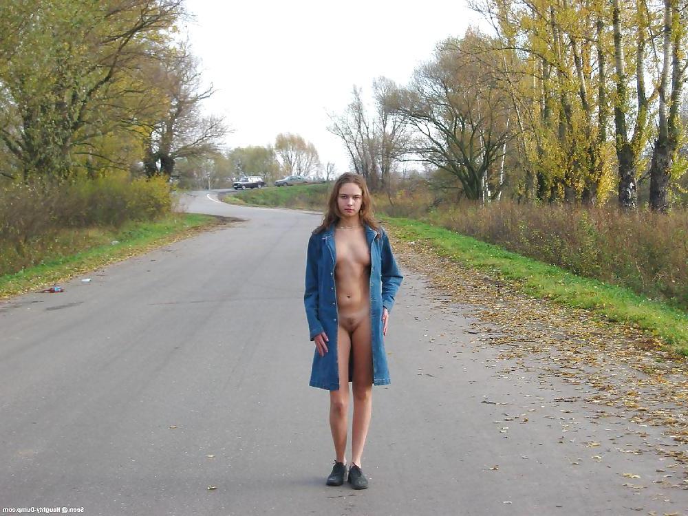 25P My collection 40 : nice brunette posing in the forest