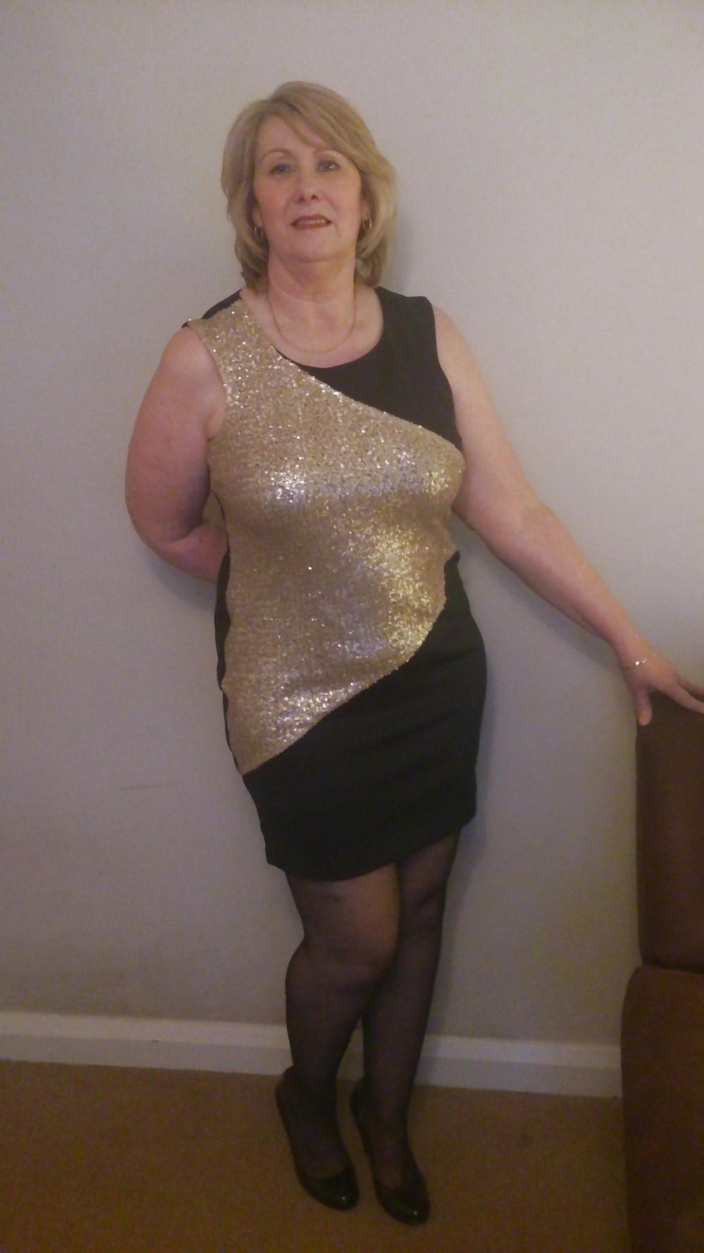 25P Mature milf dress strip