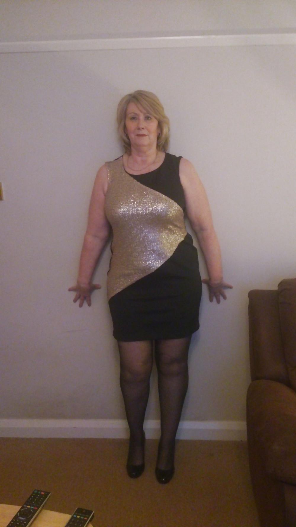 25P Mature milf dress strip