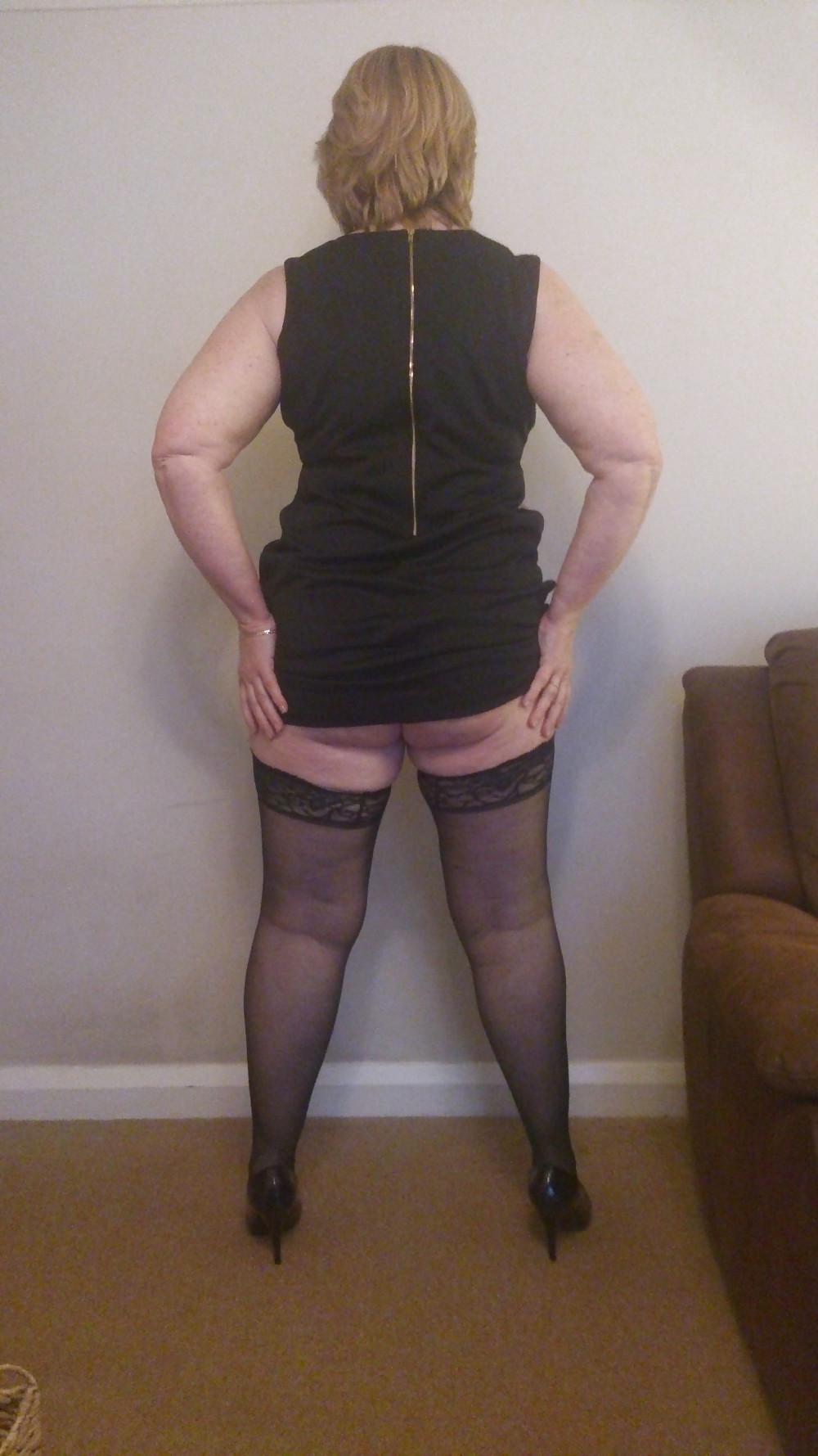 25P Mature milf dress strip