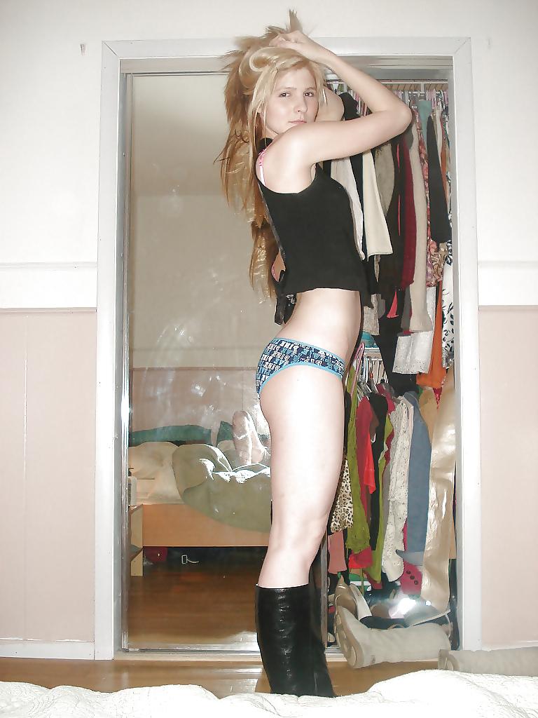 25P Chicks in Sexy Blue Panties 9