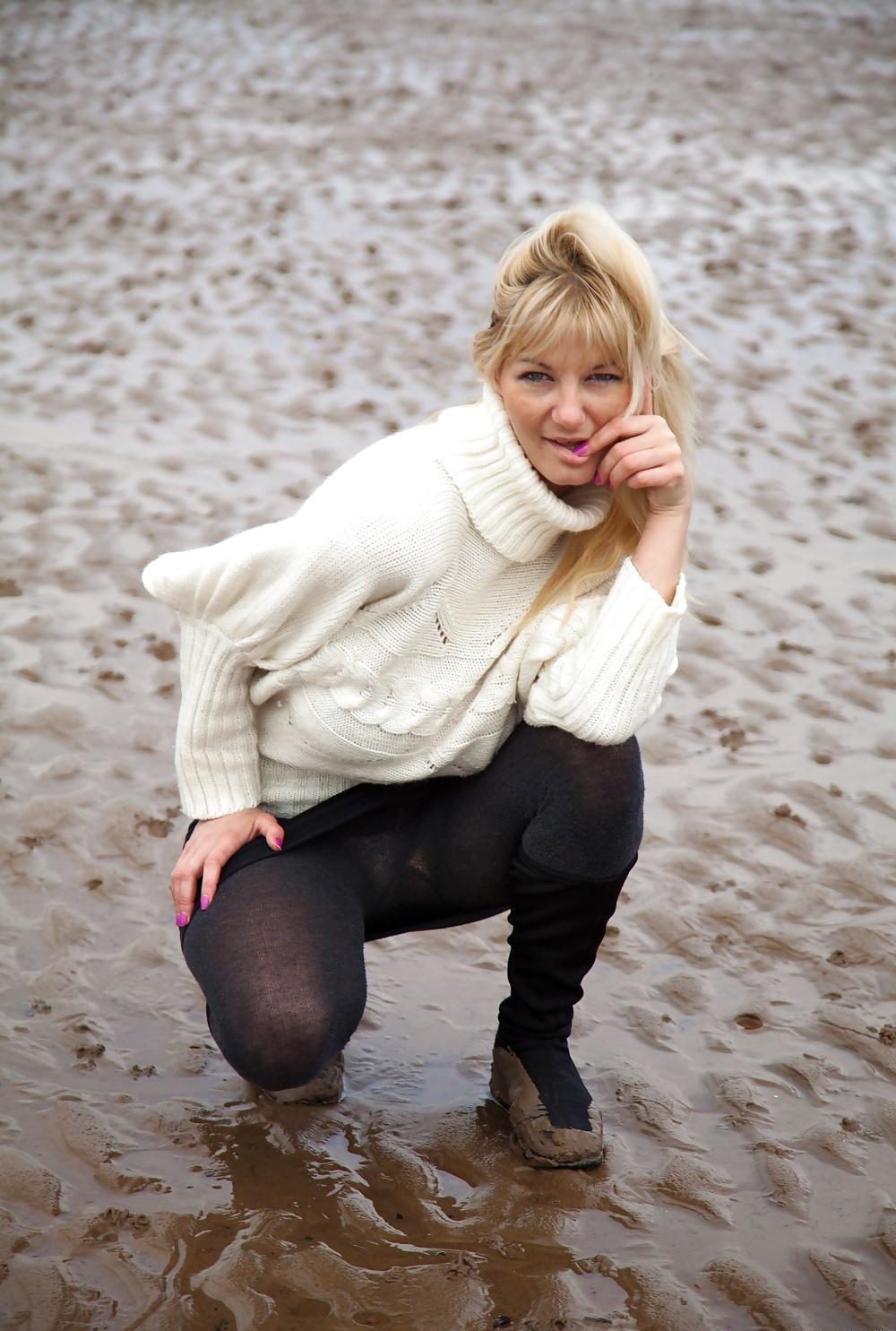 20P Older-beauty Vanessa outdoor